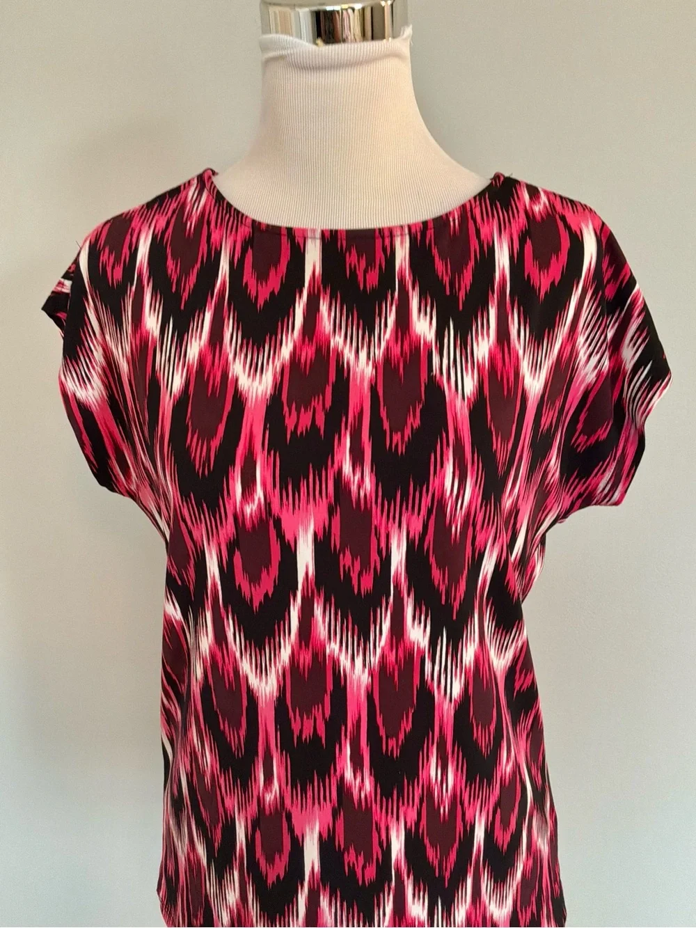 Michael Kors Women's Black/Hot Pink/Red/White Short Sleeve Top/Pop Over Blouse.